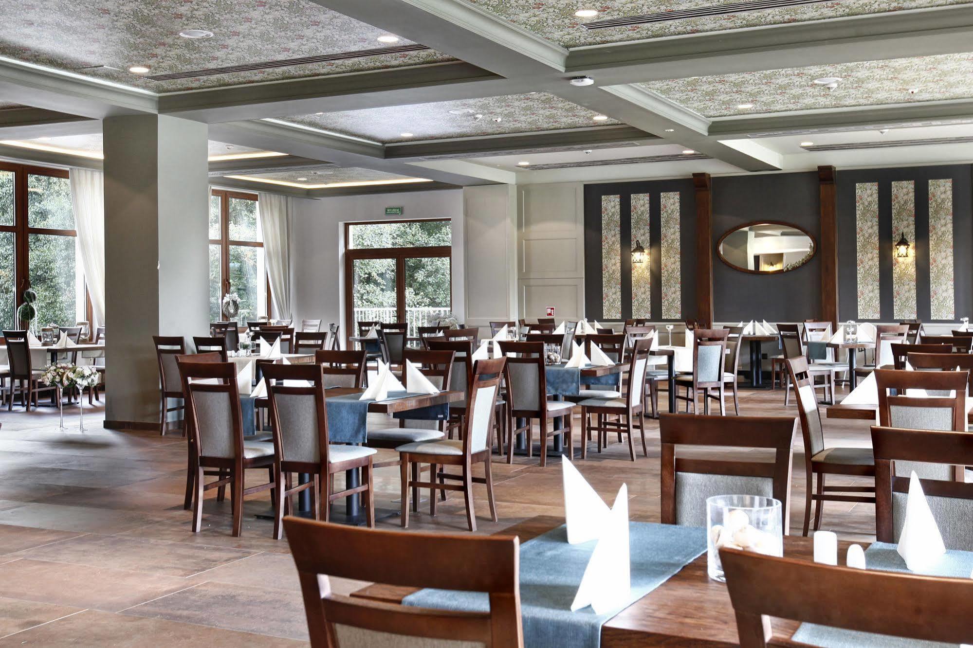 Hotel Aubrecht Country Spa Resort Przechlewo Exterior foto